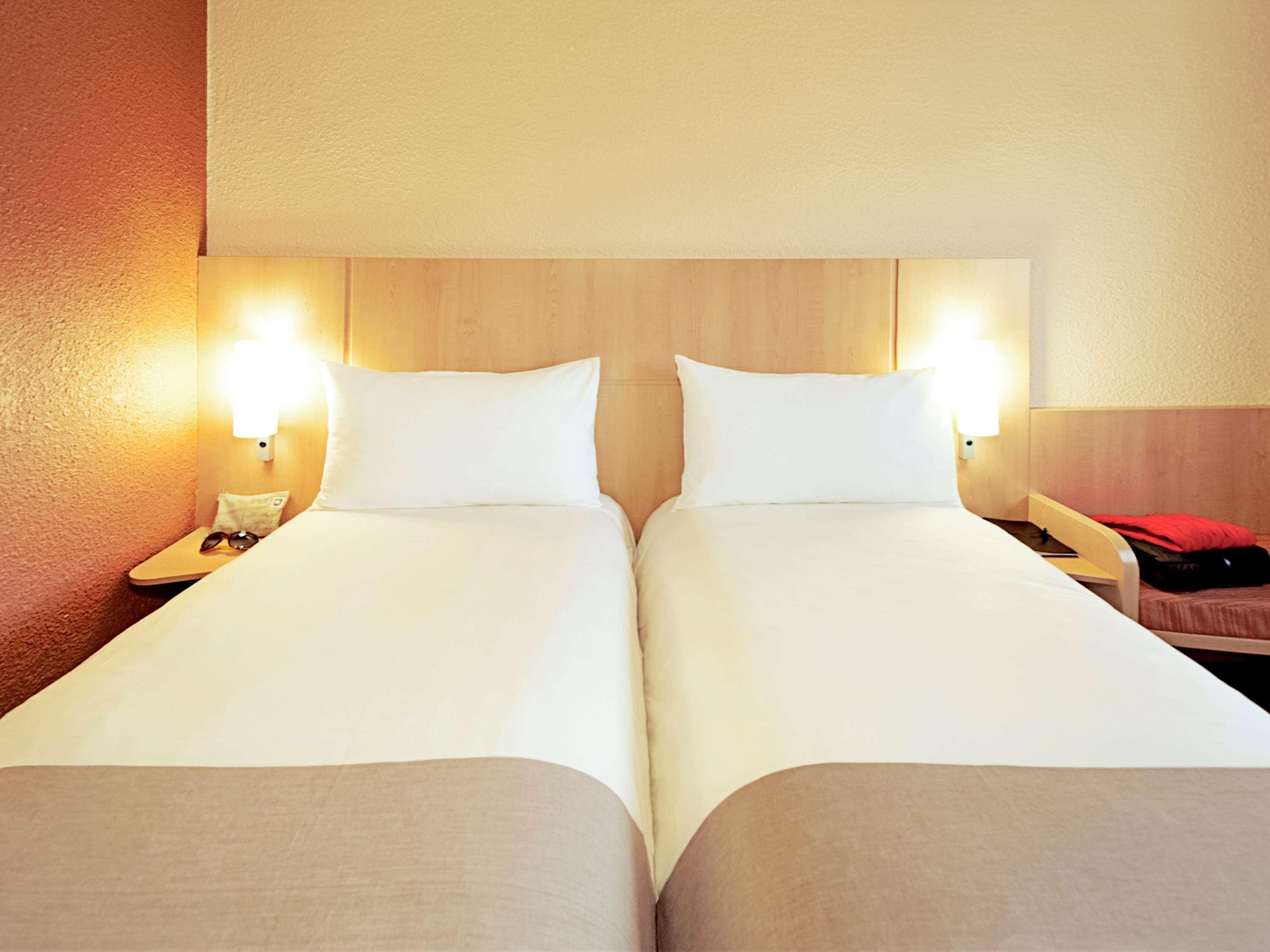 Ibis Hotel Koeln Airport Экстерьер фото